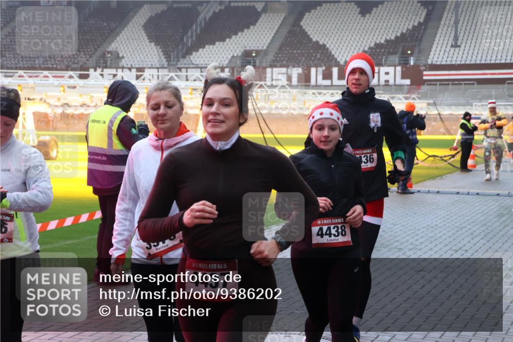 07.12.2025 - St. Pauli X-Mass-Run No. 15 Luisa Fischer http://msf.ph/oto/9386202 07.12.2025 10:19:30 Ziel 0, 15, 15, 4437, 15, 4438, 136, 6, 721, 1034, 1671, 2152, 2631, 2925, 3455, 3695, 3724, 3862, 3975, 3976, 4115, 4330, 4331, 4436, 4437, 4438, 4466, 4473, 4475, 4498, 4521, 4522, 4524, 4547 meine-sportfotos.de