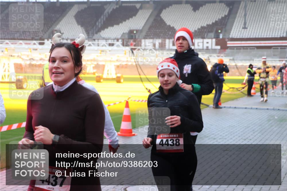 07.12.2025 - St. Pauli X-Mass-Run No. 15 Luisa Fischer http://msf.ph/oto/9386203 07.12.2025 10:19:31 Ziel 5, 4437, 15, 4438, 6, 721, 1034, 2152, 2631, 2925, 3455, 3695, 3724, 3862, 3975, 3976, 4115, 4330, 4331, 4436, 4437, 4438, 4466, 4473, 4475, 4498, 4521, 4522, 4524, 4547 meine-sportfotos.de