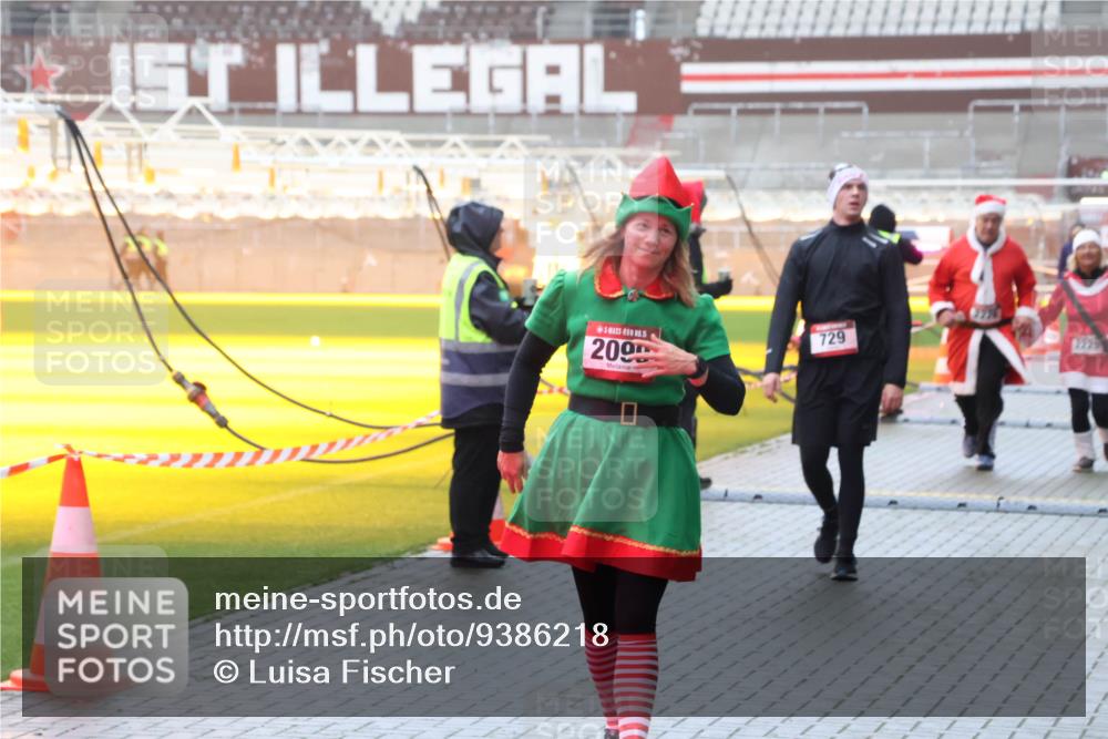 07.12.2025 - St. Pauli X-Mass-Run No. 15 Luisa Fischer http://msf.ph/oto/9386218 07.12.2025 11:39:33 Ziel 5, 200, 729, 2229, 453, 729, 1133, 1318, 1601, 1605, 1606, 1737, 2010, 2011, 2057, 2099, 2225, 2226, 2602, 2815, 2816, 2978, 3357, 3365, 3367, 3508 meine-sportfotos.de