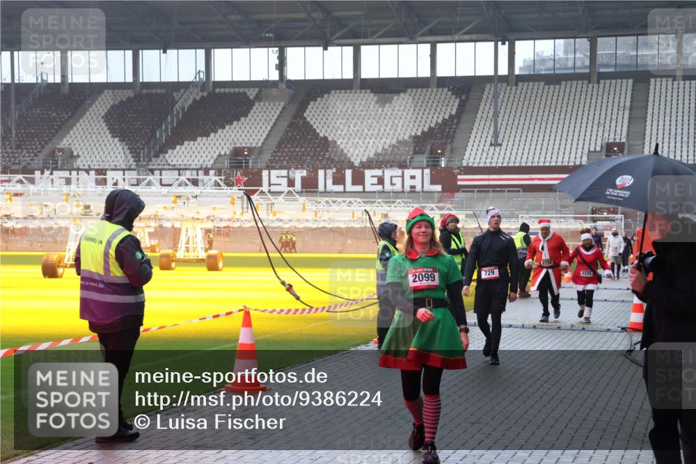 07.12.2025 - St. Pauli X-Mass-Run No. 15 Luisa Fischer http://msf.ph/oto/9386224 07.12.2025 11:39:34 Ziel 1, 2226, 2099, 729, 2225, 453, 729, 1133, 1318, 1601, 1605, 1606, 1737, 2010, 2011, 2057, 2099, 2225, 2226, 2602, 2815, 2816, 2978, 3357, 3508 meine-sportfotos.de