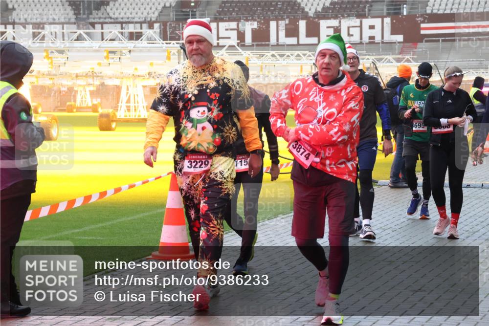 07.12.2025 - St. Pauli X-Mass-Run No. 15 Luisa Fischer http://msf.ph/oto/9386233 07.12.2025 10:19:45 Ziel 15, 3229, 115, 3874, 695, 658, 661, 2750, 3011, 3013, 3455, 3695, 3724, 3975, 3976, 4038, 4074, 4115, 4330, 4331, 4436, 4437, 4438, 4466, 4473, 4475, 4498 meine-sportfotos.de