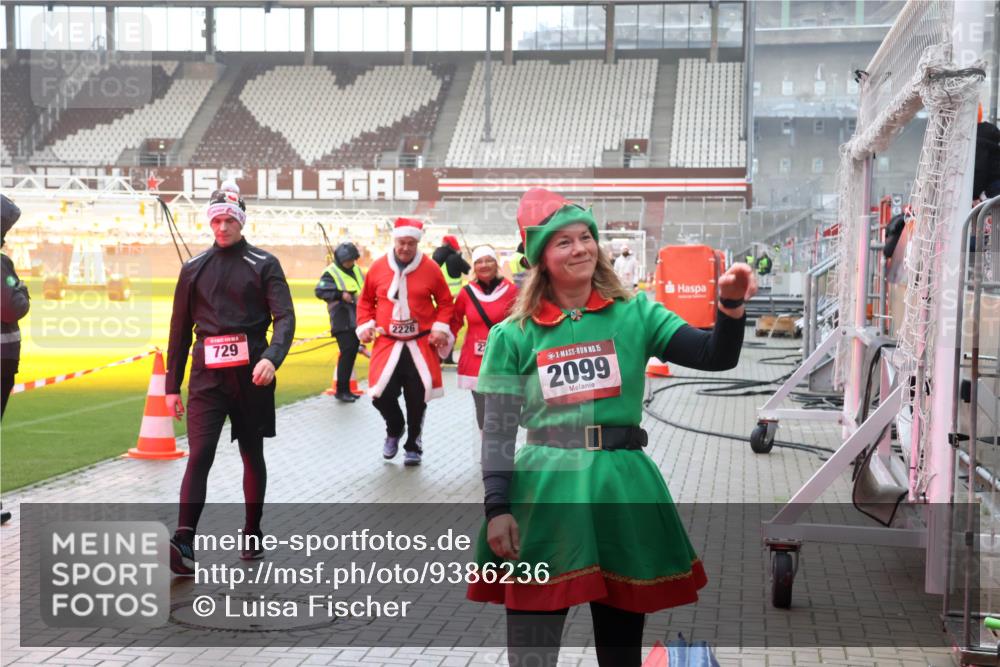 07.12.2025 - St. Pauli X-Mass-Run No. 15 Luisa Fischer http://msf.ph/oto/9386236 07.12.2025 11:39:40 Ziel 15, 2226, 729, 2, 15, 2099, 453, 729, 1737, 2010, 2011, 2057, 2225, 2226, 2602, 2978, 3357, 3593 meine-sportfotos.de