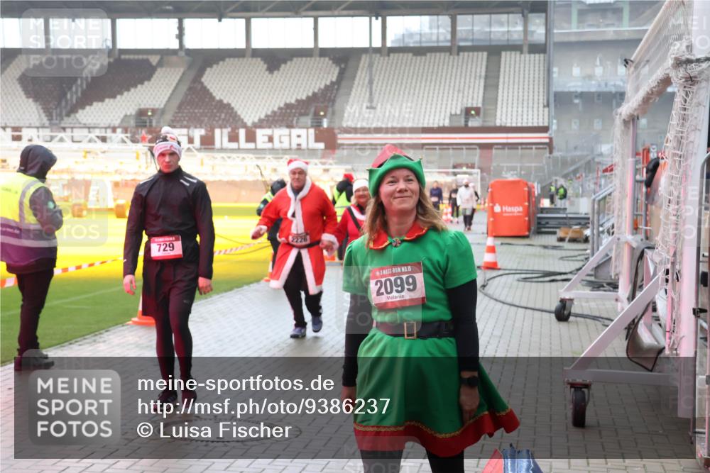 07.12.2025 - St. Pauli X-Mass-Run No. 15 Luisa Fischer http://msf.ph/oto/9386237 07.12.2025 11:39:40 Ziel 729, 2226, 15, 2099, 453, 729, 1737, 2010, 2011, 2057, 2225, 2226, 2602, 2978, 3357, 3593 meine-sportfotos.de