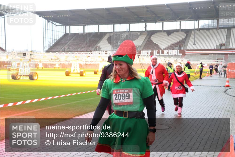 07.12.2025 - St. Pauli X-Mass-Run No. 15 Luisa Fischer http://msf.ph/oto/9386244 07.12.2025 11:39:41 Ziel 15, 2099, 2226, 2225, 729, 1737, 2010, 2011, 2057, 2225, 2226, 2602, 2978, 3357, 3593 meine-sportfotos.de