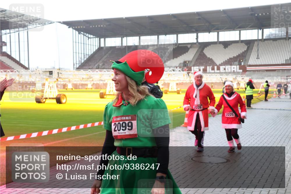 07.12.2025 - St. Pauli X-Mass-Run No. 15 Luisa Fischer http://msf.ph/oto/9386247 07.12.2025 11:39:42 Ziel 15, 2099, 2226, 2225, 729, 1737, 2057, 2225, 2226, 2602, 2978, 3357, 3593 meine-sportfotos.de