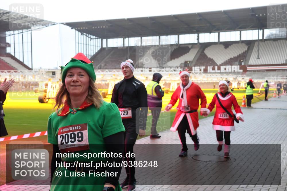 07.12.2025 - St. Pauli X-Mass-Run No. 15 Luisa Fischer http://msf.ph/oto/9386248 07.12.2025 11:39:42 Ziel 15, 2099, 729, 2226, 1, 2225, 729, 1737, 2057, 2225, 2226, 2602, 2978, 3357, 3593 meine-sportfotos.de