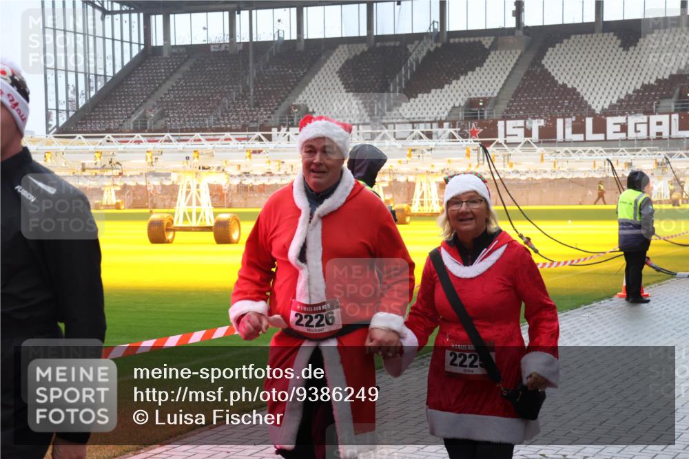 07.12.2025 - St. Pauli X-Mass-Run No. 15 Luisa Fischer http://msf.ph/oto/9386249 07.12.2025 11:39:43 Ziel 15, 2226, 1, 222, 12, 729, 1737, 2057, 2225, 2226, 2602, 2978, 3357, 3593 meine-sportfotos.de