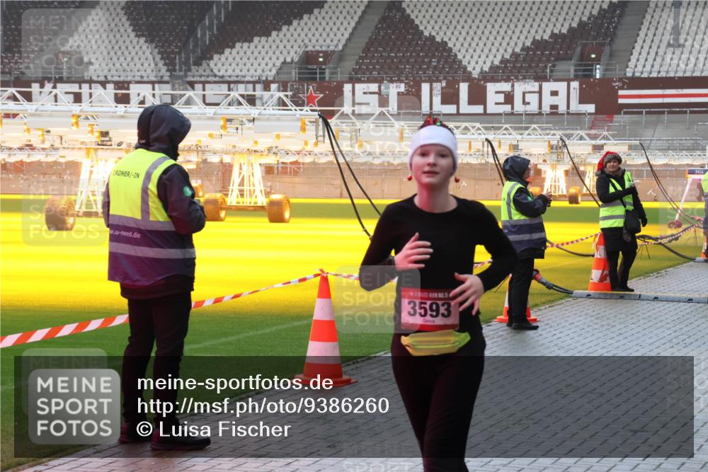 07.12.2025 - St. Pauli X-Mass-Run No. 15 Luisa Fischer http://msf.ph/oto/9386260 07.12.2025 11:39:53 Ziel 3593, 12, 533, 1737, 2057, 2225, 2226, 2978, 3357, 3362, 3593 meine-sportfotos.de