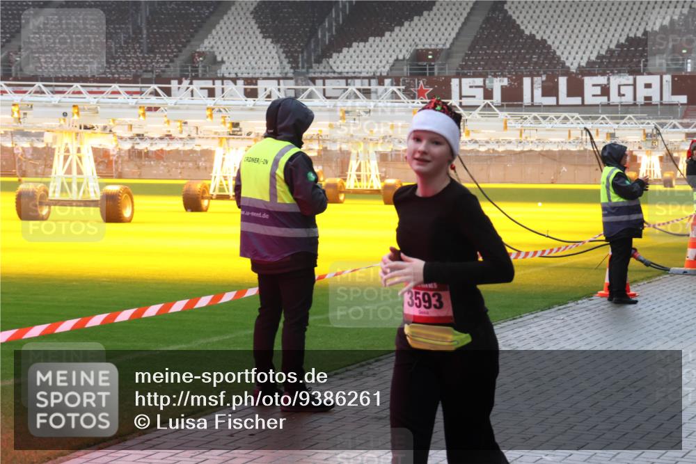 07.12.2025 - St. Pauli X-Mass-Run No. 15 Luisa Fischer http://msf.ph/oto/9386261 07.12.2025 11:39:53 Ziel 3593, 12, 533, 1737, 2057, 2225, 2226, 2978, 3357, 3362, 3593 meine-sportfotos.de