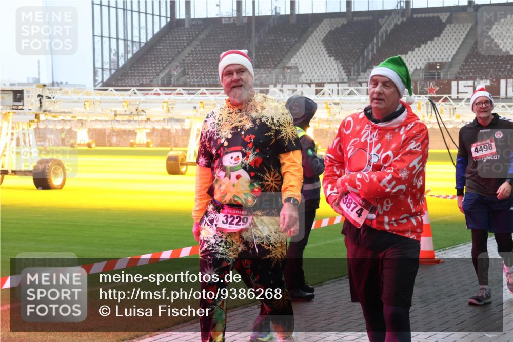 07.12.2025 - St. Pauli X-Mass-Run No. 15 Luisa Fischer http://msf.ph/oto/9386268 07.12.2025 10:19:48 Ziel 15, 3229, 15, 3874, 4498, 658, 661, 2750, 3011, 3013, 3455, 3695, 3724, 3975, 3976, 4038, 4074, 4115, 4330, 4331, 4436, 4437, 4438, 4466, 4473, 4475, 4498 meine-sportfotos.de