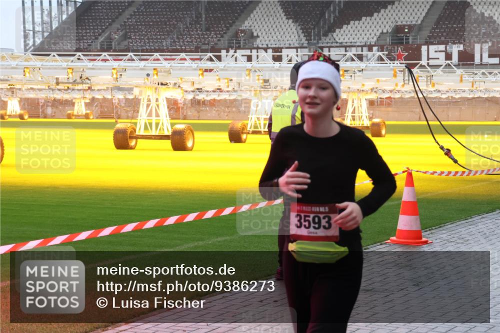 07.12.2025 - St. Pauli X-Mass-Run No. 15 Luisa Fischer http://msf.ph/oto/9386273 07.12.2025 11:39:53 Ziel 5, 3593, 12, 533, 1737, 2057, 2225, 2226, 2978, 3357, 3362, 3593 meine-sportfotos.de