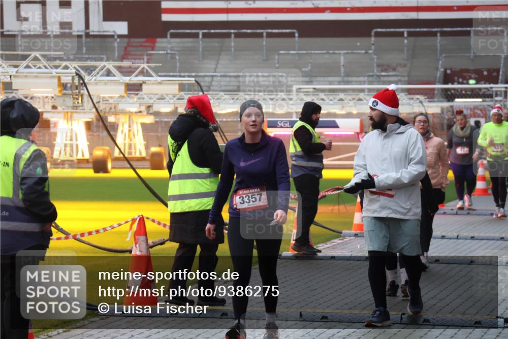 07.12.2025 - St. Pauli X-Mass-Run No. 15 Luisa Fischer http://msf.ph/oto/9386275 07.12.2025 11:39:56 Ziel 15, 3357, 533, 12, 533, 2057, 2225, 2226, 2978, 3357, 3362, 3593 meine-sportfotos.de