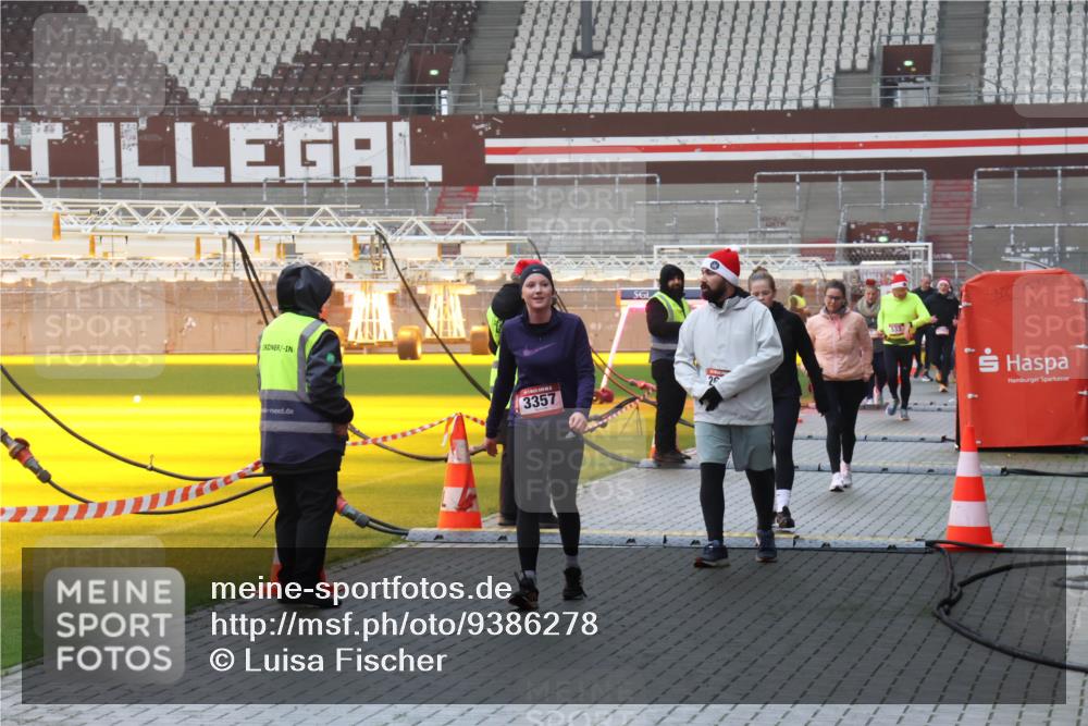 07.12.2025 - St. Pauli X-Mass-Run No. 15 Luisa Fischer http://msf.ph/oto/9386278 07.12.2025 11:39:57 Ziel 3357, 12, 533, 2057, 2225, 2226, 2978, 3357, 3362, 3593 meine-sportfotos.de