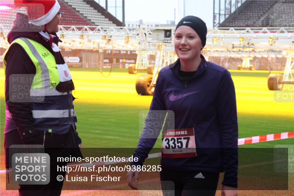 07.12.2025 - St. Pauli X-Mass-Run No. 15 Luisa Fischer http://msf.ph/oto/9386285 07.12.2025 11:40:06 Ziel 6814, 15, 3357, 12, 533, 1838, 1843, 2031, 2057, 2561, 2978, 3362, 3593 meine-sportfotos.de