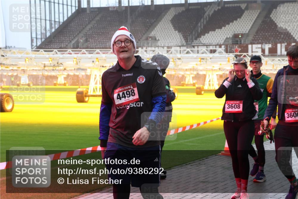 07.12.2025 - St. Pauli X-Mass-Run No. 15 Luisa Fischer http://msf.ph/oto/9386292 07.12.2025 10:19:51 Ziel 15, 4498, 15, 3608, 3600, 658, 661, 2750, 3011, 3013, 3455, 3695, 3724, 3975, 3976, 4038, 4074, 4115, 4330, 4331, 4436, 4437, 4438, 4466, 4473, 4475, 4498 meine-sportfotos.de