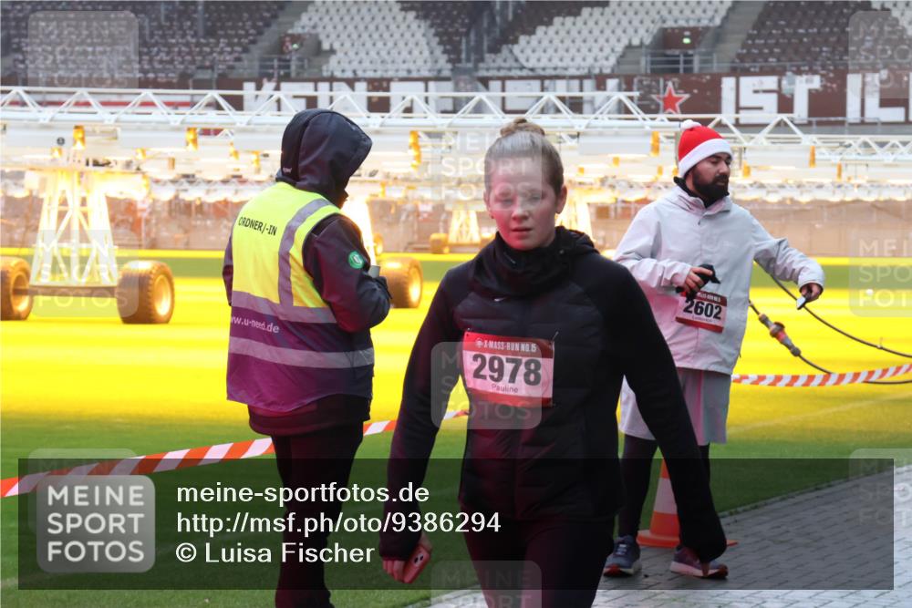 07.12.2025 - St. Pauli X-Mass-Run No. 15 Luisa Fischer http://msf.ph/oto/9386294 07.12.2025 11:40:09 Ziel 15, 2978, 2602, 12, 533, 1168, 1169, 1838, 1843, 2031, 2057, 2561, 2978, 3362, 3593 meine-sportfotos.de