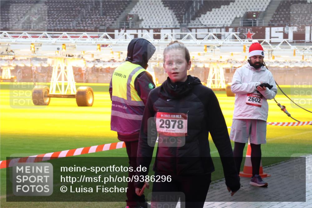 07.12.2025 - St. Pauli X-Mass-Run No. 15 Luisa Fischer http://msf.ph/oto/9386296 07.12.2025 11:40:09 Ziel 15, 2978, 151, 2602, 12, 533, 1168, 1169, 1838, 1843, 2031, 2057, 2561, 2978, 3362, 3593 meine-sportfotos.de
