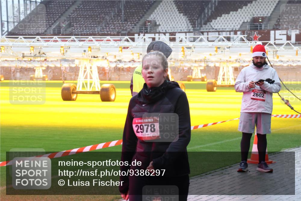 07.12.2025 - St. Pauli X-Mass-Run No. 15 Luisa Fischer http://msf.ph/oto/9386297 07.12.2025 11:40:09 Ziel 15, 2978, 2602, 12, 533, 1168, 1169, 1838, 1843, 2031, 2057, 2561, 2978, 3362, 3593 meine-sportfotos.de
