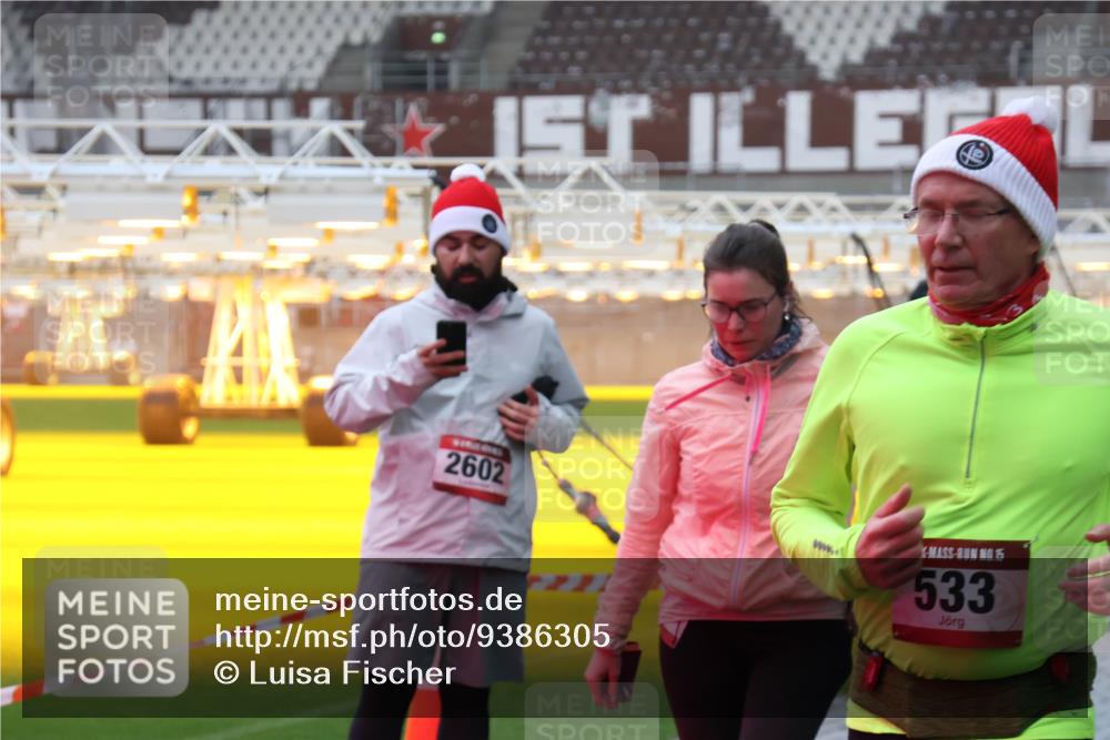 07.12.2025 - St. Pauli X-Mass-Run No. 15 Luisa Fischer http://msf.ph/oto/9386305 07.12.2025 11:40:11 Ziel 2602, 15, 533, 12, 533, 1168, 1169, 1838, 1843, 2031, 2057, 2561, 2978, 3362, 3593 meine-sportfotos.de