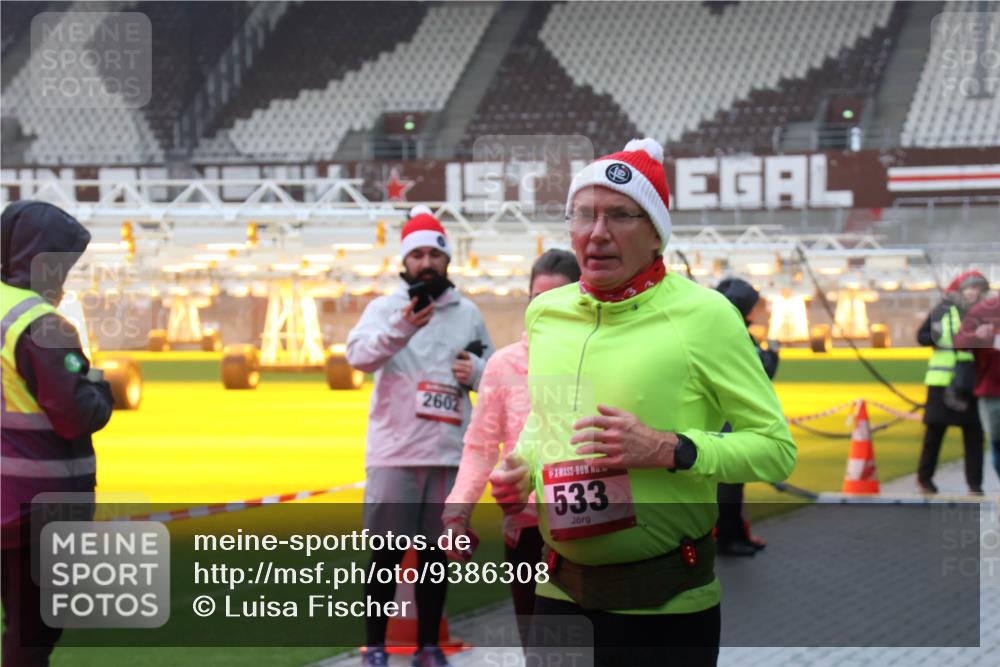 07.12.2025 - St. Pauli X-Mass-Run No. 15 Luisa Fischer http://msf.ph/oto/9386308 07.12.2025 11:40:11 Ziel 2602, 533, 12, 533, 1168, 1169, 1838, 1843, 2031, 2057, 2561, 2978, 3362, 3593 meine-sportfotos.de
