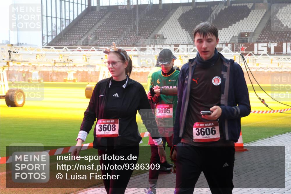 07.12.2025 - St. Pauli X-Mass-Run No. 15 Luisa Fischer http://msf.ph/oto/9386309 07.12.2025 10:19:53 Ziel 15, 3608, 15, 3695, 15, 3606, 658, 661, 2750, 3011, 3013, 3455, 3695, 3724, 3975, 3976, 4038, 4074, 4115, 4330, 4331, 4436, 4437, 4438, 4466, 4473, 4475, 4498 meine-sportfotos.de