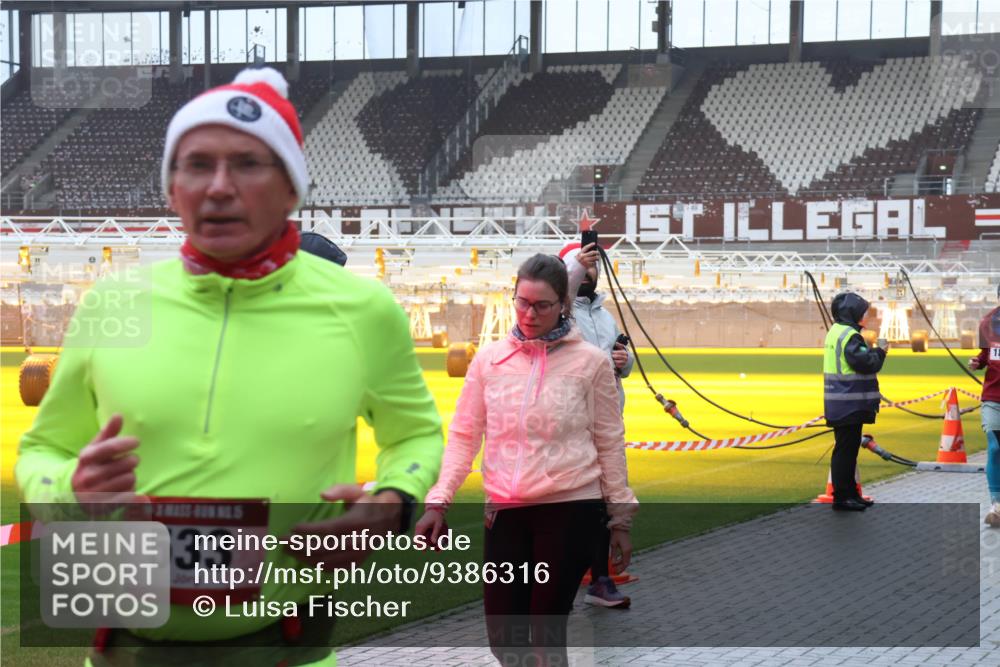 07.12.2025 - St. Pauli X-Mass-Run No. 15 Luisa Fischer http://msf.ph/oto/9386316 07.12.2025 11:40:12 Ziel 533, 12, 533, 1168, 1169, 1533, 1838, 1843, 2031, 2057, 2561, 3362, 3593 meine-sportfotos.de