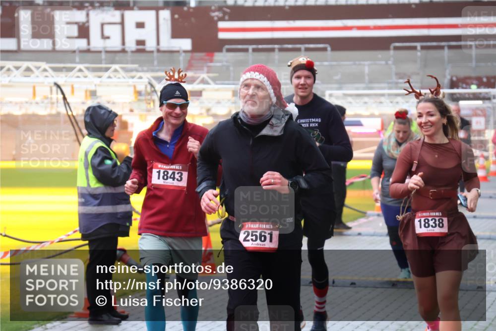 07.12.2025 - St. Pauli X-Mass-Run No. 15 Luisa Fischer http://msf.ph/oto/9386320 07.12.2025 11:40:13 Ziel 5, 1843, 15, 2561, 1838, 12, 533, 1168, 1169, 1533, 1838, 1843, 2031, 2057, 2561, 3362, 3593 meine-sportfotos.de