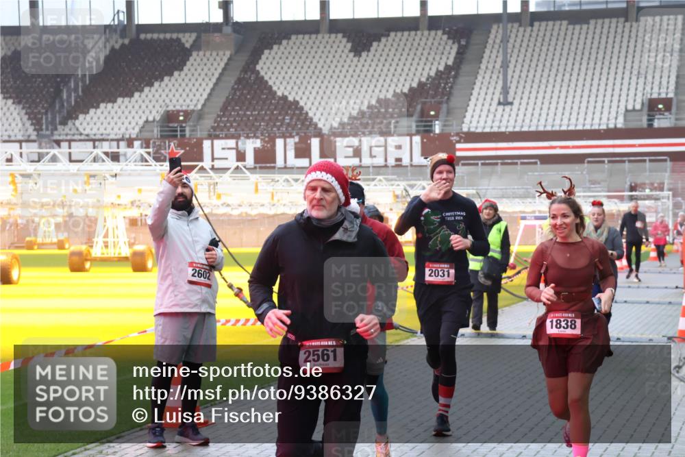 07.12.2025 - St. Pauli X-Mass-Run No. 15 Luisa Fischer http://msf.ph/oto/9386327 07.12.2025 11:40:15 Ziel 2602, 15, 2561, 2031, 5, 1838, 12, 533, 1168, 1169, 1533, 1838, 1843, 2031, 2057, 2561, 3362, 3593 meine-sportfotos.de