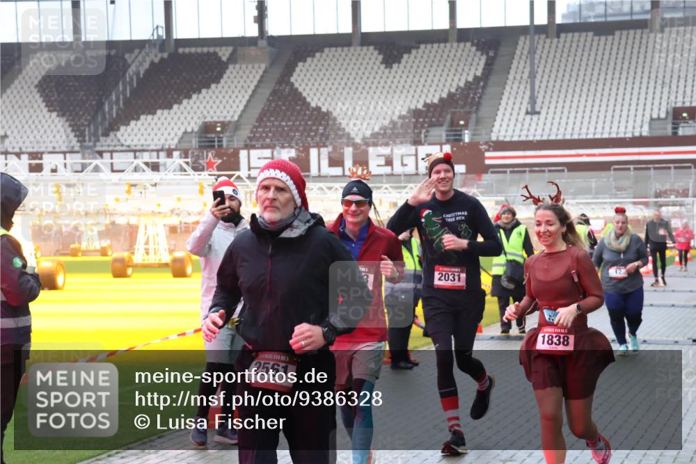 07.12.2025 - St. Pauli X-Mass-Run No. 15 Luisa Fischer http://msf.ph/oto/9386328 07.12.2025 11:40:15 Ziel 15, 2561, 2031, 15, 1838, 12, 533, 1168, 1169, 1533, 1838, 1843, 2031, 2057, 2561, 3362, 3593 meine-sportfotos.de