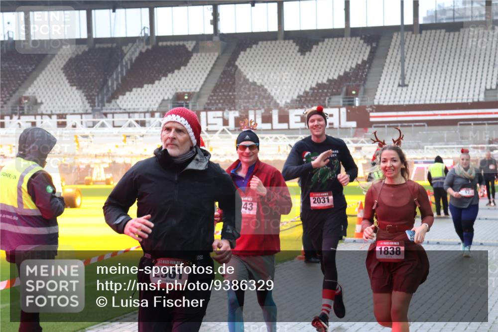 07.12.2025 - St. Pauli X-Mass-Run No. 15 Luisa Fischer http://msf.ph/oto/9386329 07.12.2025 11:40:15 Ziel 15, 2561, 43, 2031, 15, 1838, 12, 533, 1168, 1169, 1533, 1838, 1843, 2031, 2057, 2561, 3362, 3593 meine-sportfotos.de