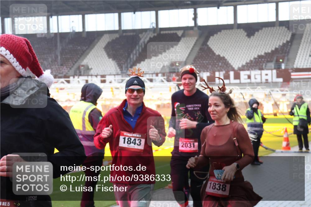 07.12.2025 - St. Pauli X-Mass-Run No. 15 Luisa Fischer http://msf.ph/oto/9386333 07.12.2025 11:40:16 Ziel 15, 1843, 2031, 1838, 12, 533, 1168, 1169, 1533, 1838, 1843, 2031, 2057, 2561, 3362, 3593 meine-sportfotos.de