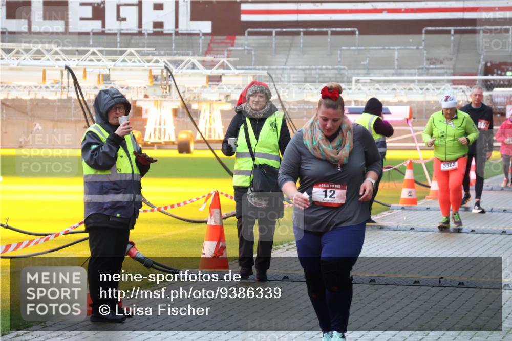 07.12.2025 - St. Pauli X-Mass-Run No. 15 Luisa Fischer http://msf.ph/oto/9386339 07.12.2025 11:40:18 Ziel 12, 3362, 12, 533, 1168, 1169, 1533, 1838, 1843, 2031, 2561, 3362, 3593 meine-sportfotos.de