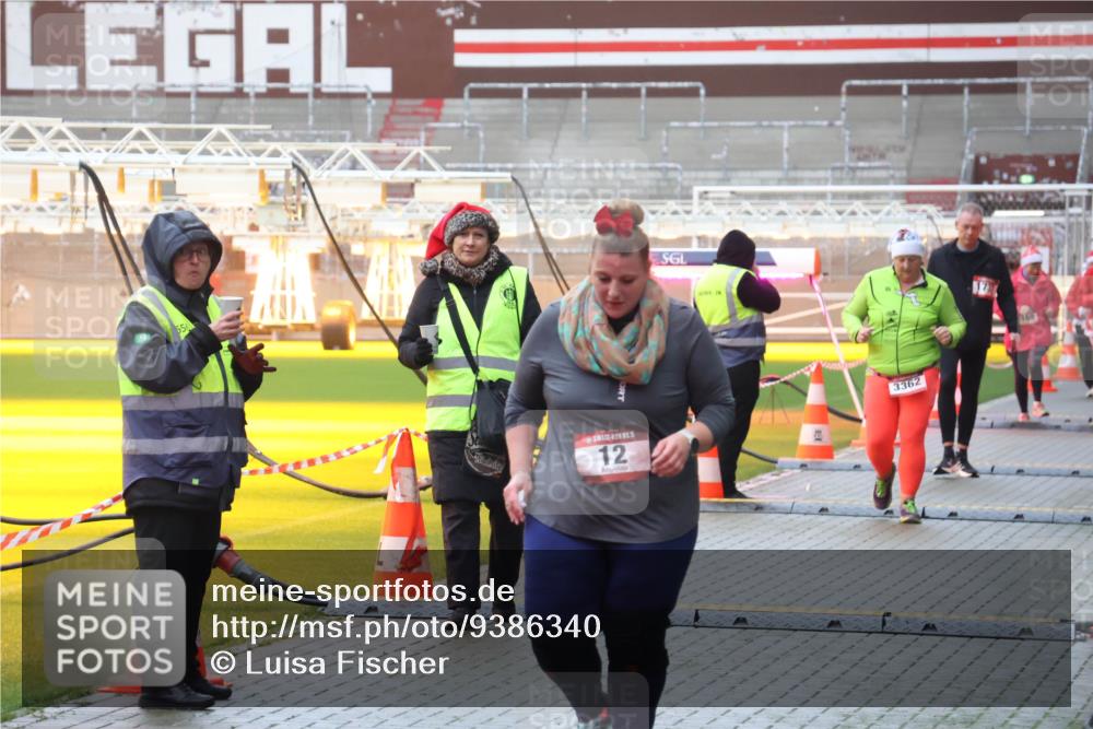 07.12.2025 - St. Pauli X-Mass-Run No. 15 Luisa Fischer http://msf.ph/oto/9386340 07.12.2025 11:40:18 Ziel 12, 3362, 12, 533, 1168, 1169, 1533, 1838, 1843, 2031, 2561, 3362, 3593 meine-sportfotos.de