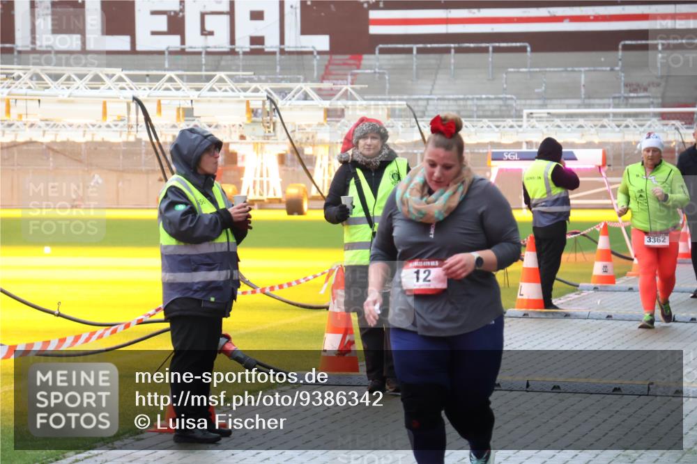 07.12.2025 - St. Pauli X-Mass-Run No. 15 Luisa Fischer http://msf.ph/oto/9386342 07.12.2025 11:40:18 Ziel 56, 12, 3362, 12, 533, 1168, 1169, 1533, 1838, 1843, 2031, 2561, 3362, 3593 meine-sportfotos.de