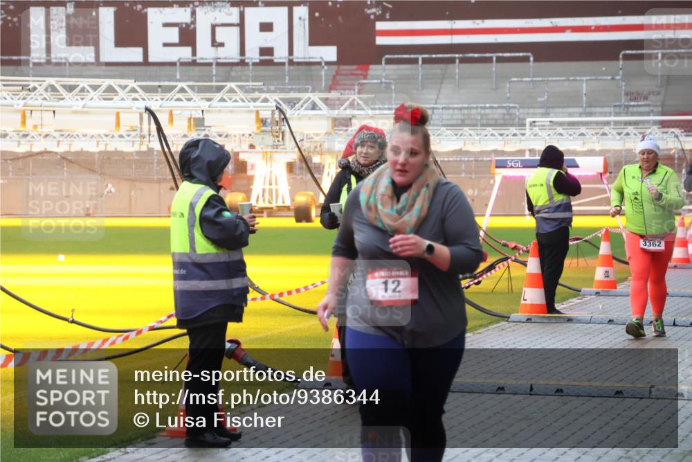 07.12.2025 - St. Pauli X-Mass-Run No. 15 Luisa Fischer http://msf.ph/oto/9386344 07.12.2025 11:40:19 Ziel 12, 3362, 12, 533, 1168, 1169, 1533, 1838, 1843, 2031, 2561, 3362, 3593 meine-sportfotos.de