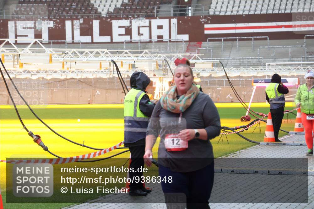 07.12.2025 - St. Pauli X-Mass-Run No. 15 Luisa Fischer http://msf.ph/oto/9386348 07.12.2025 11:40:20 Ziel 12, 336, 12, 533, 1168, 1169, 1533, 1838, 1843, 2031, 2561, 3362, 3593 meine-sportfotos.de