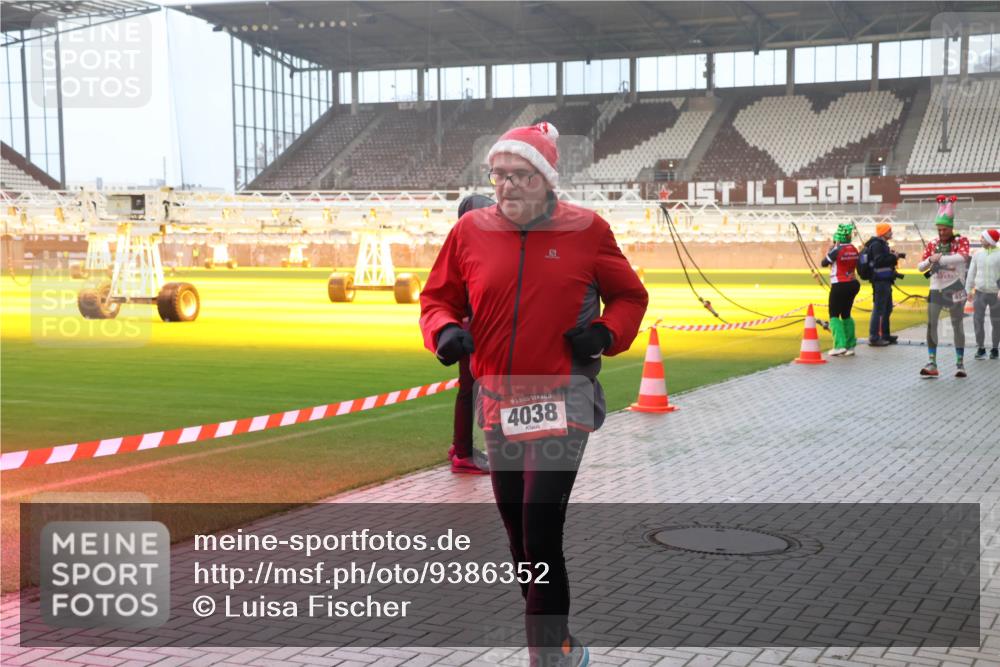 07.12.2025 - St. Pauli X-Mass-Run No. 15 Luisa Fischer http://msf.ph/oto/9386352 07.12.2025 10:19:58 Ziel 4038, 454, 658, 661, 2750, 3011, 3013, 3455, 3695, 3724, 4038, 4074, 4115, 4330, 4436, 4437, 4438, 4466, 4473, 4475 meine-sportfotos.de