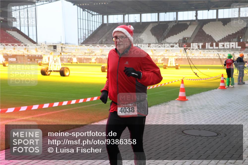 07.12.2025 - St. Pauli X-Mass-Run No. 15 Luisa Fischer http://msf.ph/oto/9386358 07.12.2025 10:19:59 Ziel 15, 4038, 658, 661, 2750, 3011, 3013, 3695, 3724, 4038, 4074, 4115, 4436, 4437, 4438, 4466, 4473, 4475 meine-sportfotos.de