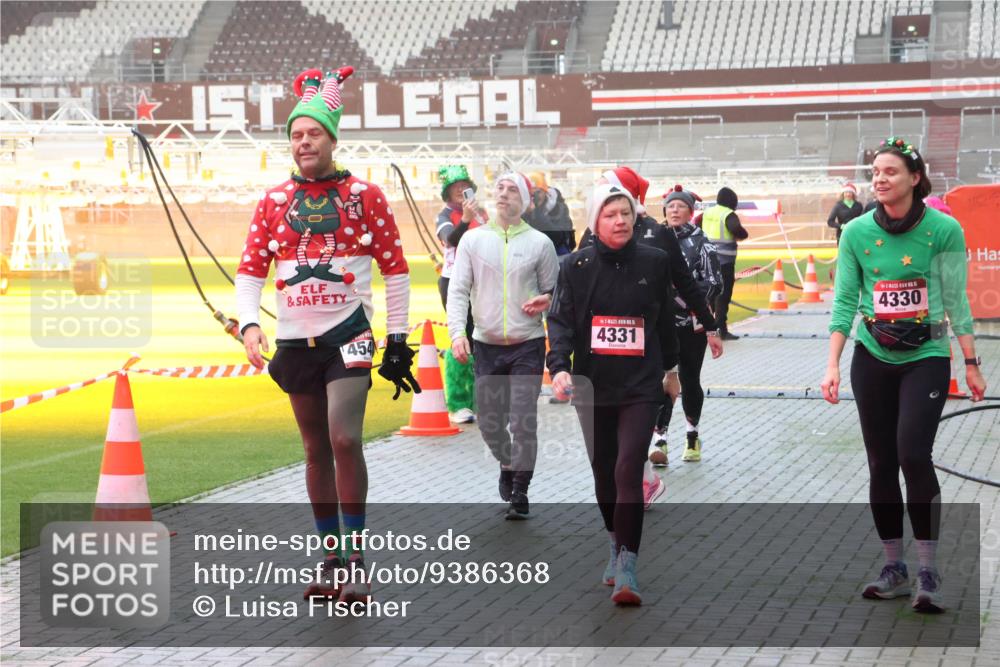 07.12.2025 - St. Pauli X-Mass-Run No. 15 Luisa Fischer http://msf.ph/oto/9386368 07.12.2025 10:20:03 Ziel 454, 5, 4331, 4330, 658, 661, 2750, 3011, 3013, 3695, 3893, 4038, 4074, 4115, 4466 meine-sportfotos.de