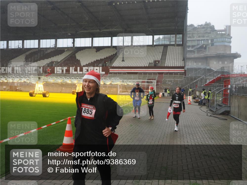 07.12.2025 - St. Pauli X-Mass-Run No. 15 Fabian Wolf http://msf.ph/oto/9386369 07.12.2025 10:15:26 Ziel 431, 436, 438, 1180, 1183, 1885, 3053, 3103, 4494, 4536 meine-sportfotos.de