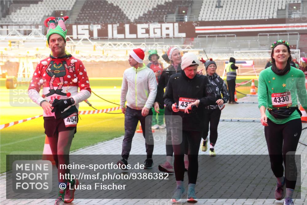 07.12.2025 - St. Pauli X-Mass-Run No. 15 Luisa Fischer http://msf.ph/oto/9386382 07.12.2025 10:20:04 Ziel 454, 5, 43, 15, 4330, 658, 661, 2750, 3011, 3013, 3695, 3893, 4038, 4074, 4115, 4466 meine-sportfotos.de