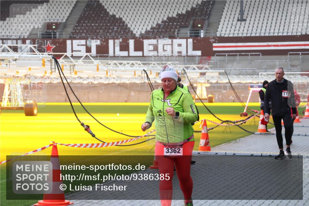 07.12.2025 - St. Pauli X-Mass-Run No. 15 Luisa Fischer http://msf.ph/oto/9386385 07.12.2025 11:40:30 Ziel 3362, 173, 12, 533, 1168, 1169, 1533, 1838, 1843, 2031, 2561, 3362 meine-sportfotos.de