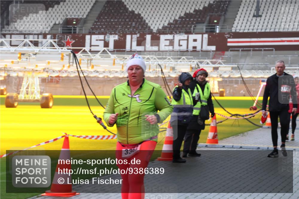 07.12.2025 - St. Pauli X-Mass-Run No. 15 Luisa Fischer http://msf.ph/oto/9386389 07.12.2025 11:40:31 Ziel 336, 1731, 12, 533, 1168, 1169, 1533, 1838, 1843, 2031, 2561, 3362, 3824, 3825 meine-sportfotos.de
