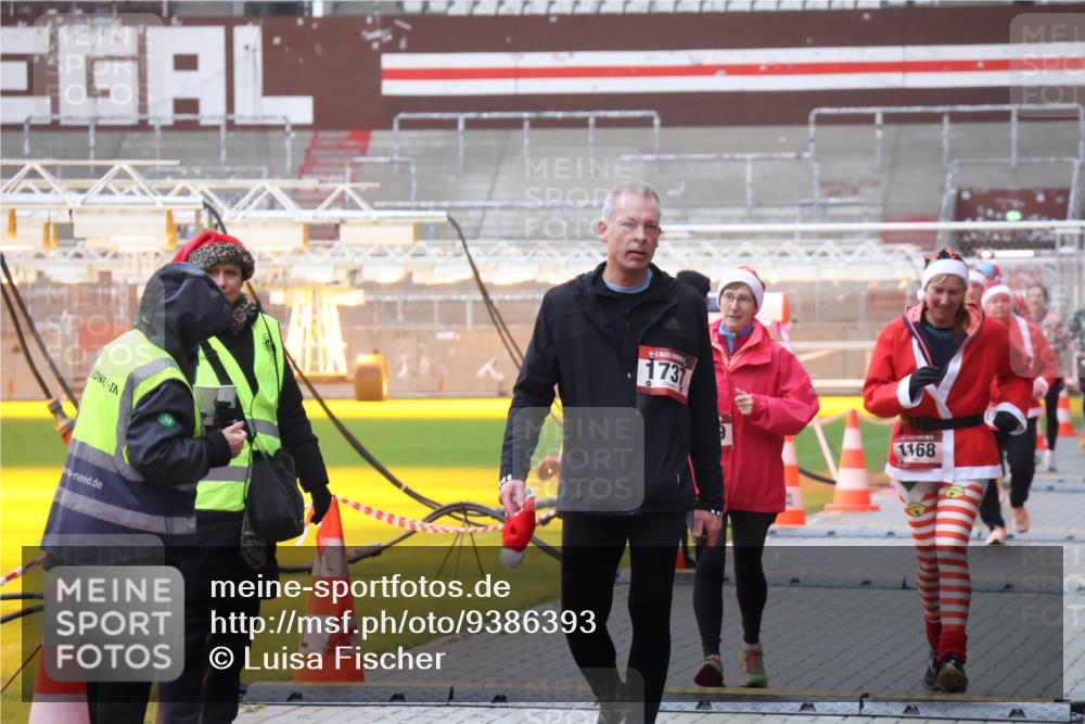 07.12.2025 - St. Pauli X-Mass-Run No. 15 Luisa Fischer http://msf.ph/oto/9386393 07.12.2025 11:40:33 Ziel 1737, 1168, 533, 1168, 1169, 1533, 1838, 1843, 2031, 2144, 2561, 2713, 3362, 3554, 3824, 3825 meine-sportfotos.de