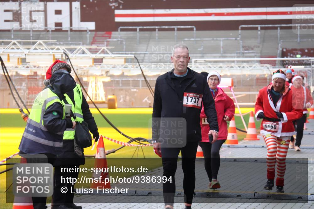 07.12.2025 - St. Pauli X-Mass-Run No. 15 Luisa Fischer http://msf.ph/oto/9386394 07.12.2025 11:40:33 Ziel 1737, 1168, 533, 1168, 1169, 1533, 1838, 1843, 2031, 2144, 2561, 2713, 3362, 3554, 3824, 3825 meine-sportfotos.de