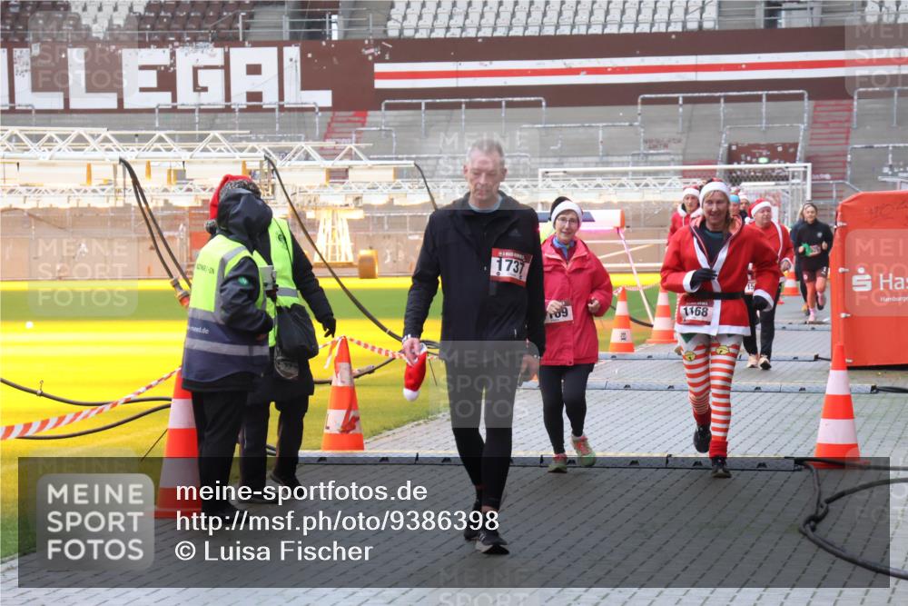 07.12.2025 - St. Pauli X-Mass-Run No. 15 Luisa Fischer http://msf.ph/oto/9386398 07.12.2025 11:40:34 Ziel 1737, 109, 1168, 533, 1168, 1169, 1533, 1756, 1838, 1843, 2031, 2144, 2561, 2713, 3362, 3554, 3824, 3825 meine-sportfotos.de