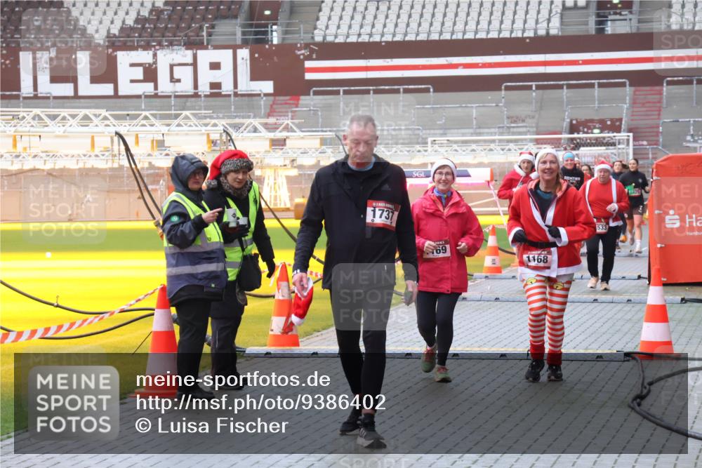 07.12.2025 - St. Pauli X-Mass-Run No. 15 Luisa Fischer http://msf.ph/oto/9386402 07.12.2025 11:40:35 Ziel 861, 1737, 69, 1168, 533, 533, 1168, 1169, 1533, 1756, 1838, 1843, 2031, 2144, 2561, 2713, 3362, 3554, 3824, 3825, 3850 meine-sportfotos.de