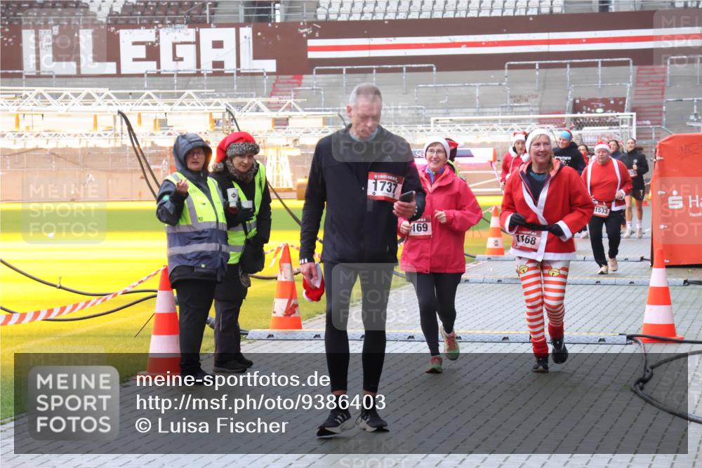 07.12.2025 - St. Pauli X-Mass-Run No. 15 Luisa Fischer http://msf.ph/oto/9386403 07.12.2025 11:40:35 Ziel 656, 1737, 169, 1168, 1533, 4, 533, 1168, 1169, 1533, 1756, 1838, 1843, 2031, 2144, 2561, 2713, 3362, 3554, 3824, 3825, 3850 meine-sportfotos.de