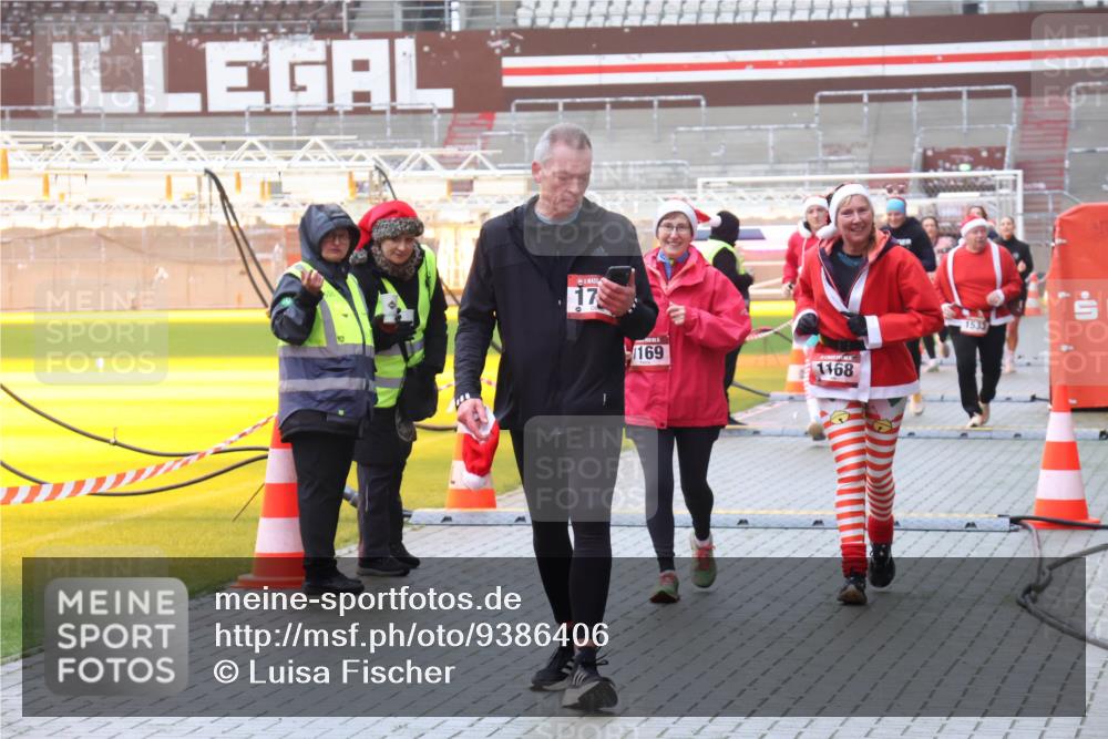 07.12.2025 - St. Pauli X-Mass-Run No. 15 Luisa Fischer http://msf.ph/oto/9386406 07.12.2025 11:40:36 Ziel 17, 169, 1168, 1533, 533, 1168, 1169, 1533, 1756, 1838, 1843, 2031, 2144, 2561, 2713, 3362, 3554, 3824, 3825, 3850 meine-sportfotos.de
