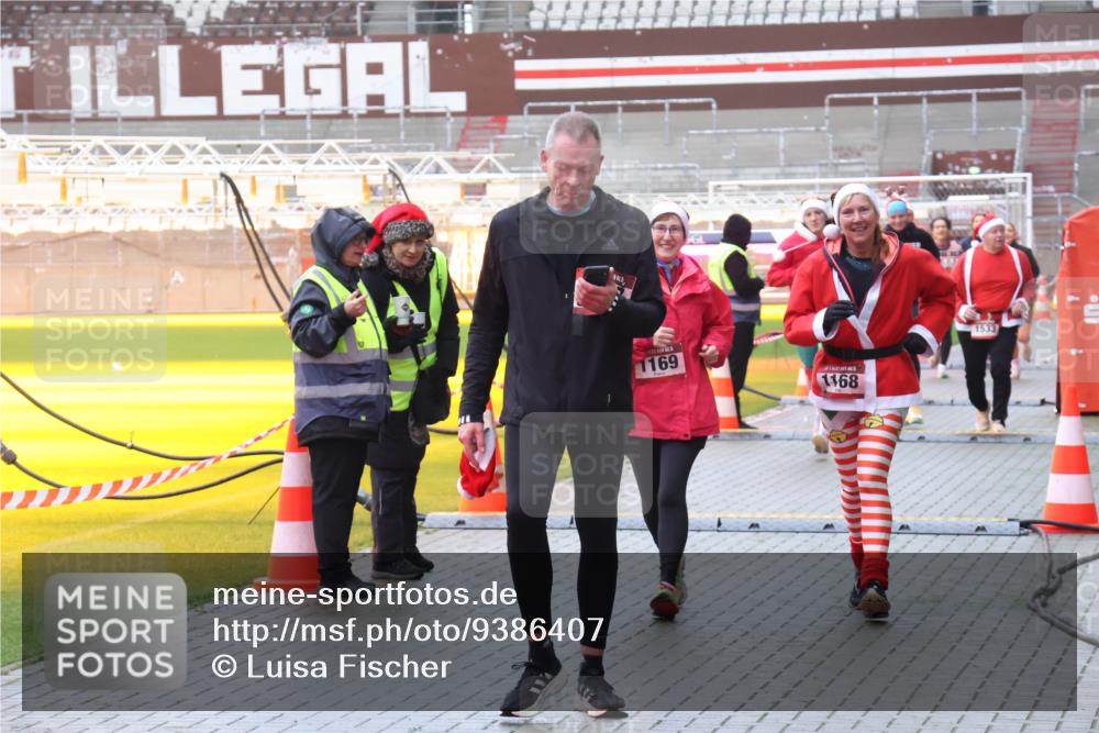 07.12.2025 - St. Pauli X-Mass-Run No. 15 Luisa Fischer http://msf.ph/oto/9386407 07.12.2025 11:40:36 Ziel 1169, 1168, 1533, 533, 1168, 1169, 1533, 1756, 1838, 1843, 2031, 2144, 2561, 2713, 3362, 3554, 3824, 3825, 3850 meine-sportfotos.de